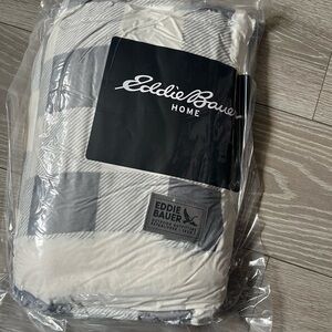 Mainstays Gray and White Plaid Throw Blanket